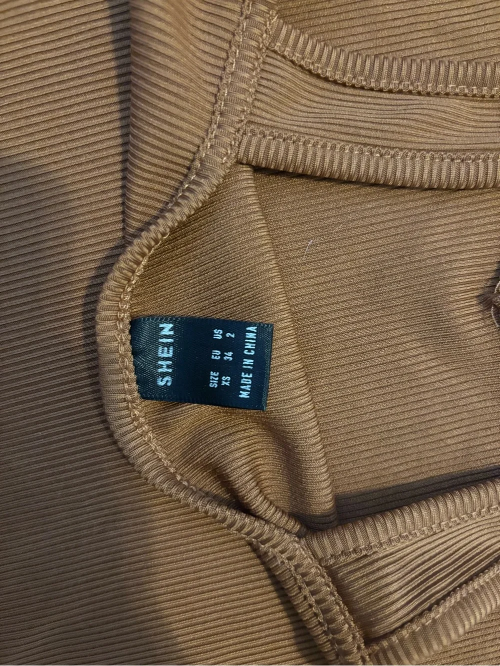 SHEIN Ribbed V-Neck Cropped Tank Top - Rust - Picture 3 of 3